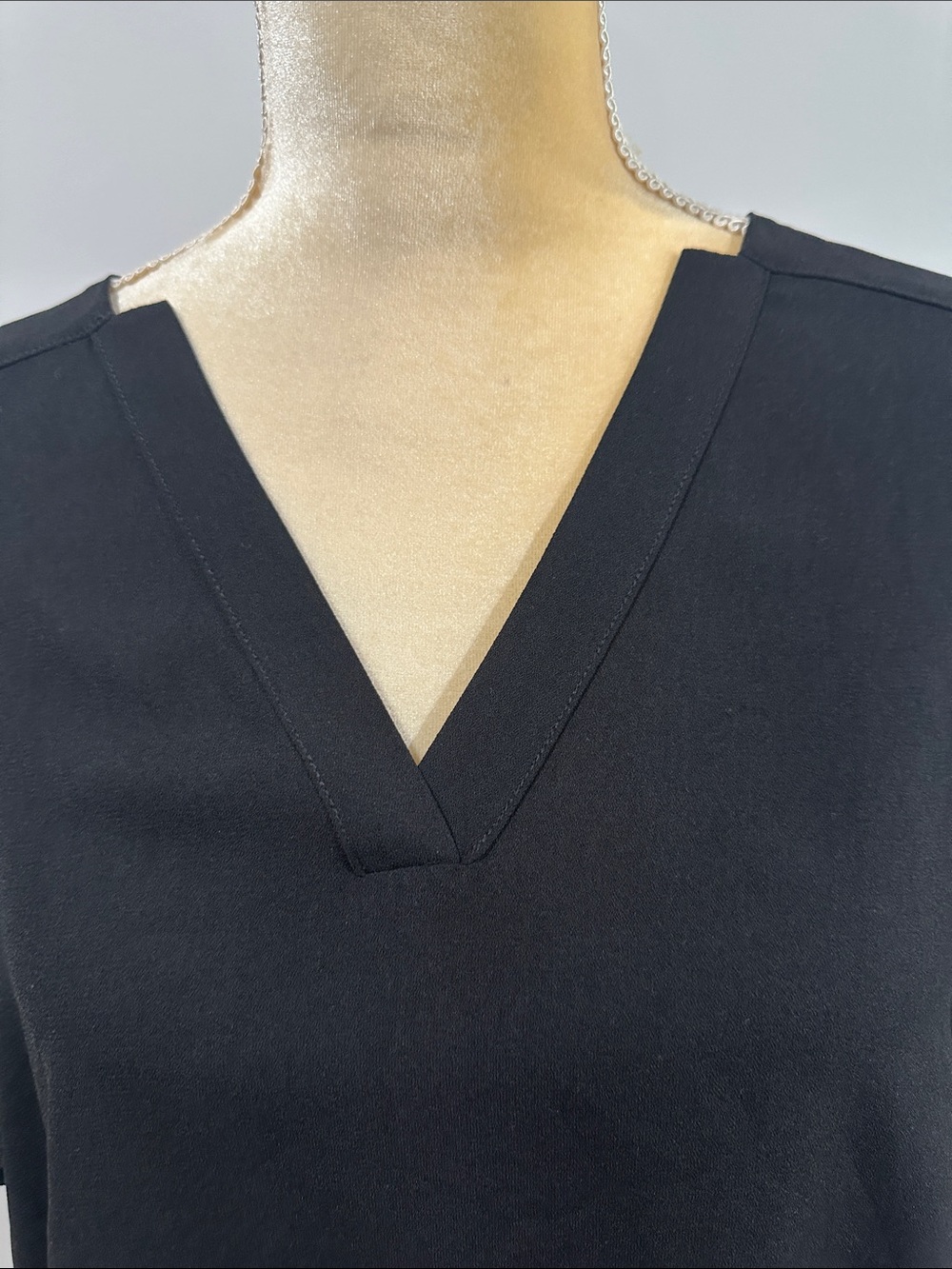 Cabi Essential Top Size Small - Picture 2 of 9
